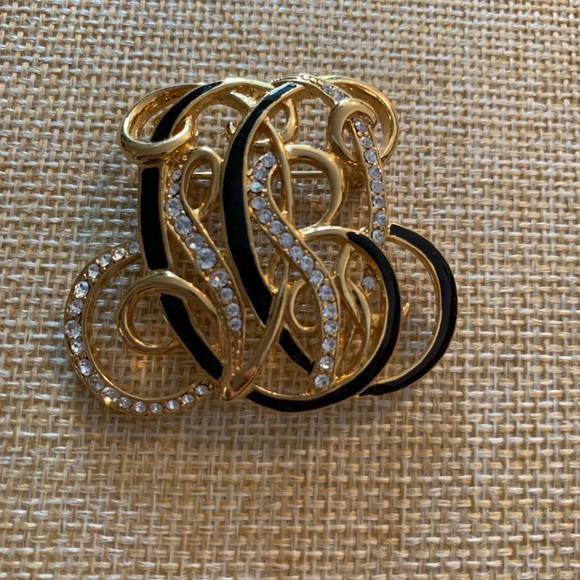 Vintage Trifari monogram brooch - Picture 5 of 5